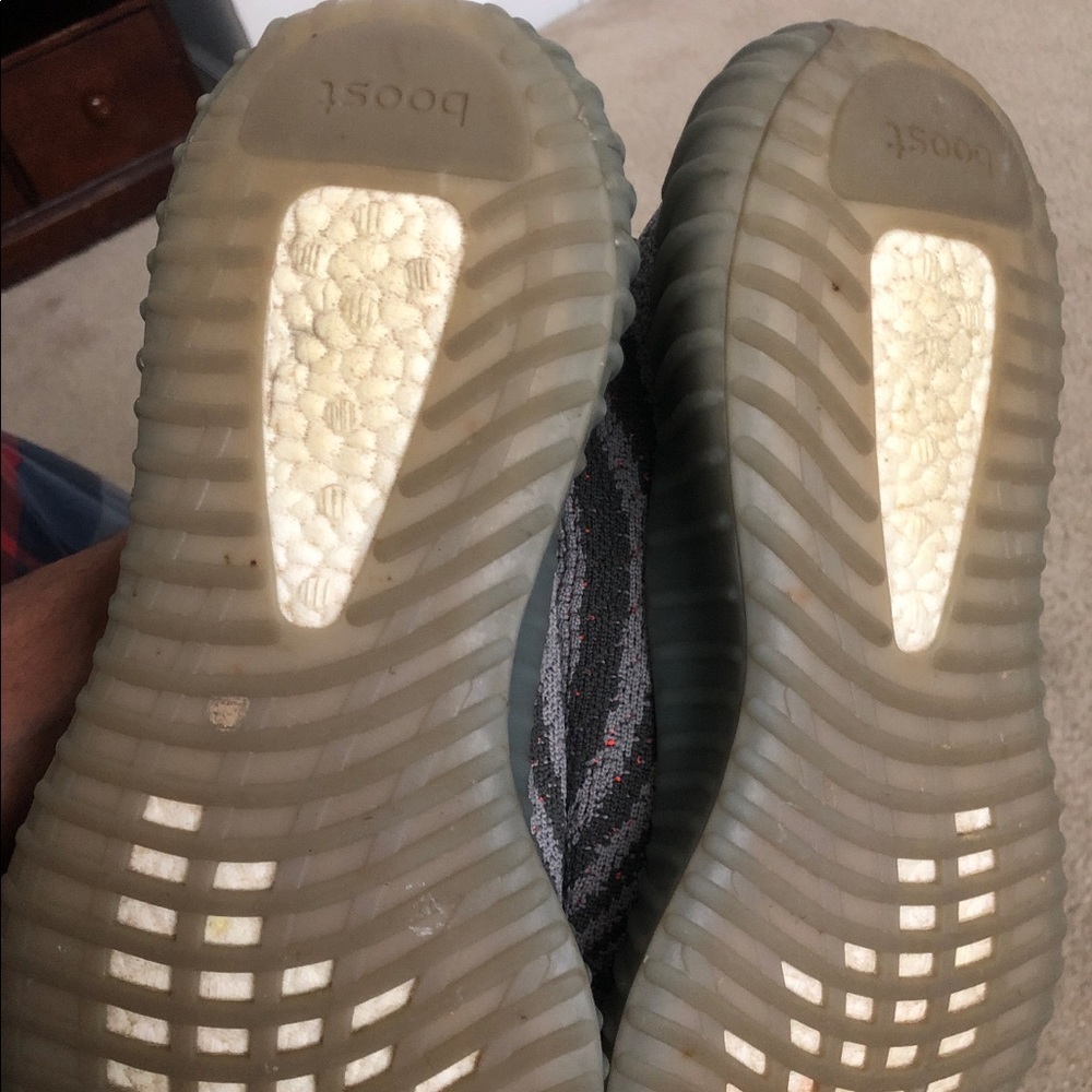 Yeezy 350 - Picture 2 of 6